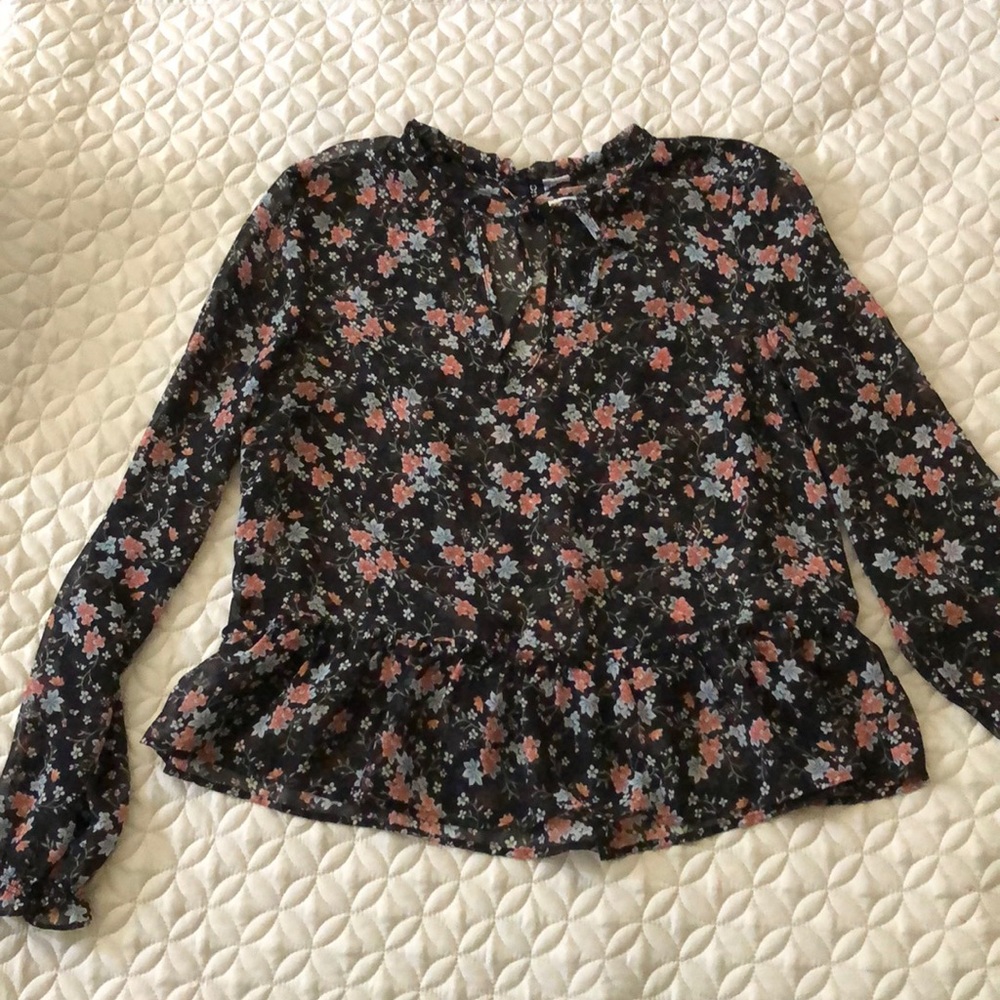 Women’s H&M blouse.